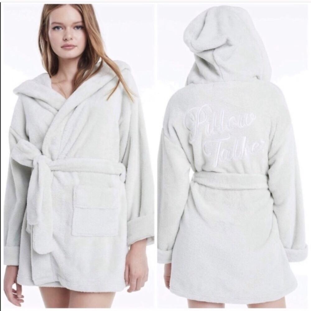 Wildfox light sage green Pillow Talker embroidered hooded robe size Large